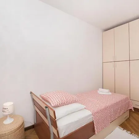 Apartment H&m St - Two Bedroom With Balcony