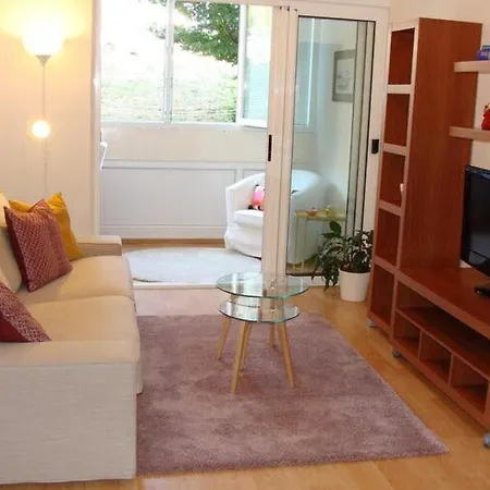 H&m St - Two Bedroom With Balcony Apartment Split
