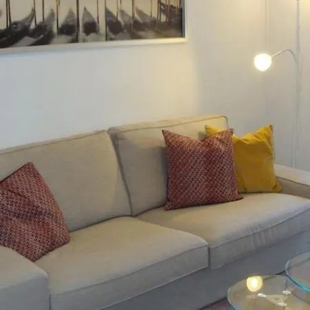 H&m St - Two Bedroom With Balcony Apartment