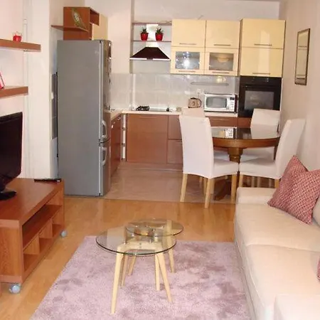 Apartment H&m St - Two Bedroom With Balcony Split