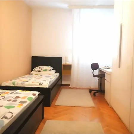 H&m St - Two Bedroom With Balcony *