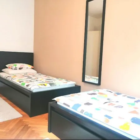 Apartment H&m St - Two Bedroom With Balcony